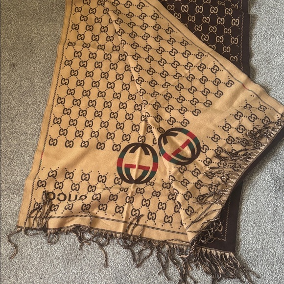 GUCCI SCARF 🧣 - Picture 3 of 4
